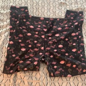Sz L Fabletics leggings.  Good used condition.